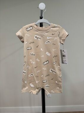 NWT Nike Infant Swoosh All-Over Print Romper, Beige/Hemp, Size 9 Months